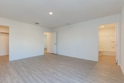 007 photo main bedroom 12367670