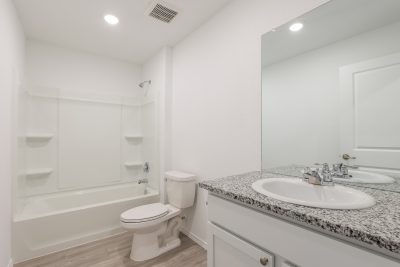 008 photo main bathroom 12367673