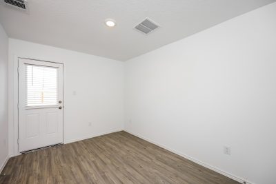 007 photo main bedroom 12366378