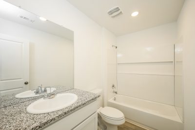 009 photo main bathroom 12366377