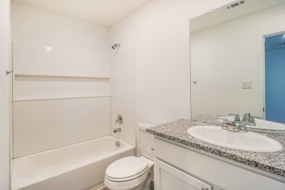 007 photo main bathroom 12516565