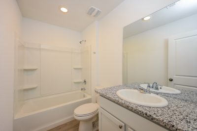 013 photo bathroom 12364566