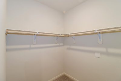 009 photo walk in closet 11001565