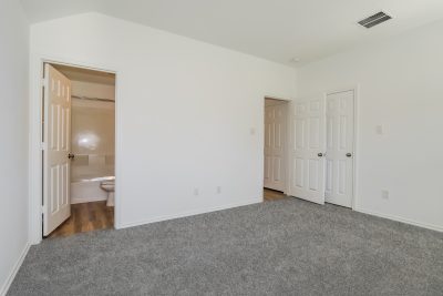 007 photo main bedroom 10378918
