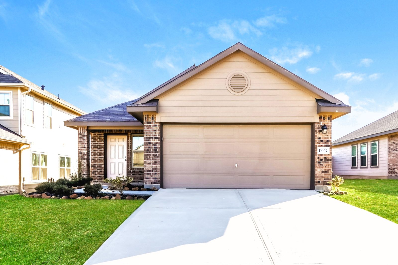 000 000 photo front view 15150247