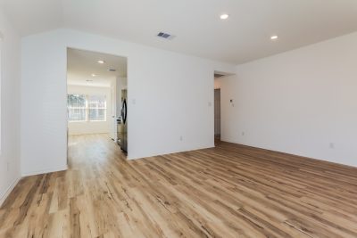 002 Living Room ET51173