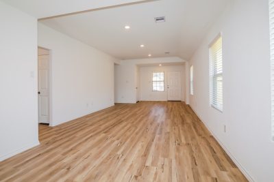004 Living Room ET51174
