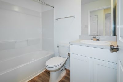 009 Main Bathroom ET51174