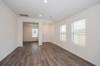 003 Living Room ET51303