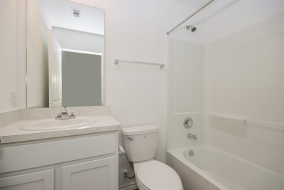 009 Main Bathroom ET51303
