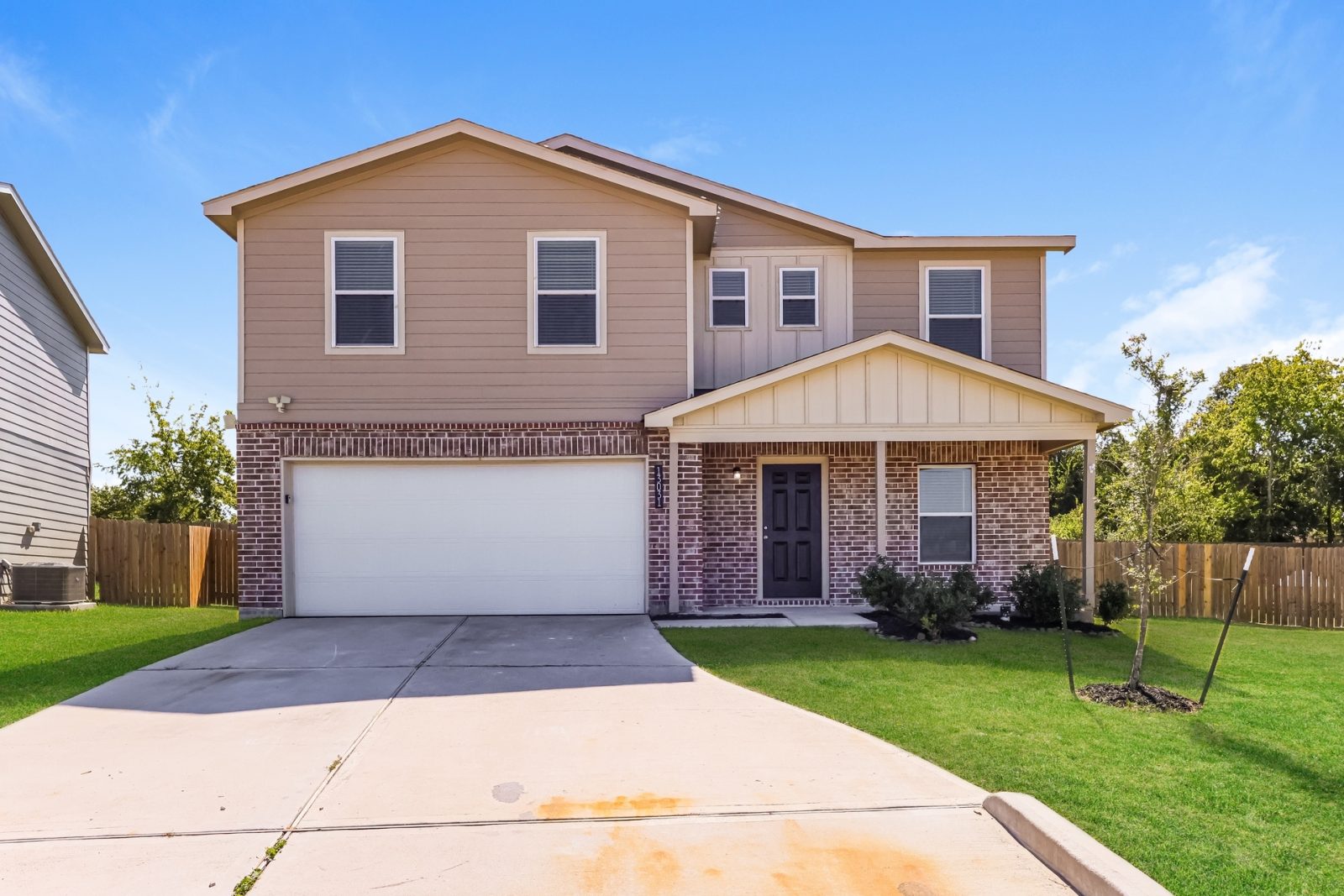 000 photo front view 14875594