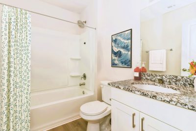 004 018 photo vs main bathroom 15157619