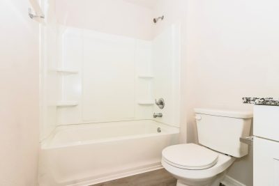 012 025 photo main bathroom 15150457