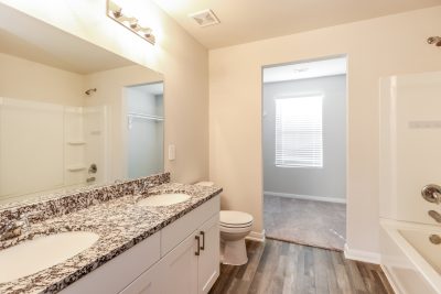 011 photo main bathroom 13175727