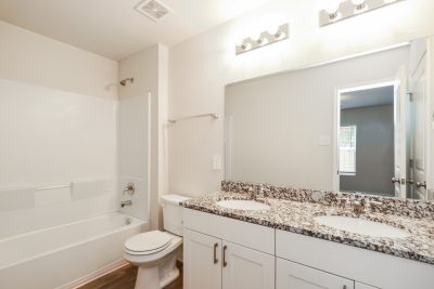 009 photo main bathroom 13068665