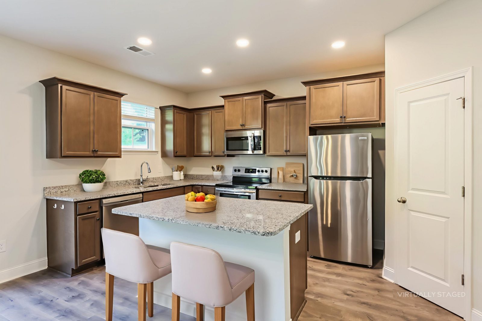 001 photo vs kitchen 14707611