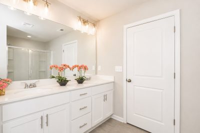 004 013 photo vs main bathroom 15183235 1